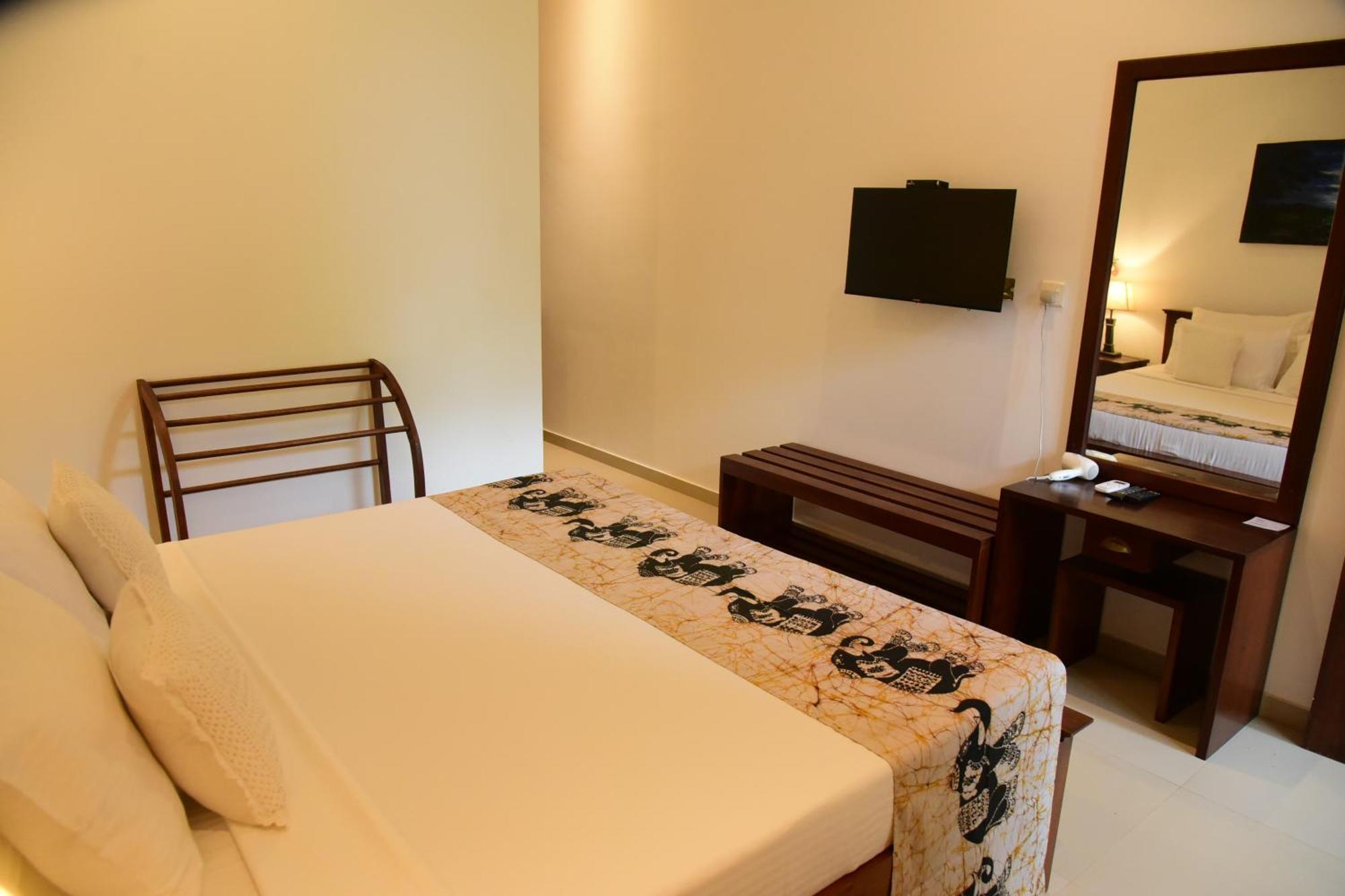 Tranquil Hotell Hikkaduwa Exteriör bild